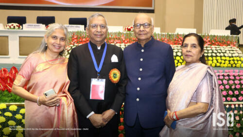 Founder & CEO Mr. Alok Kejriwal alongside SNK Sir and family in a warm moment.